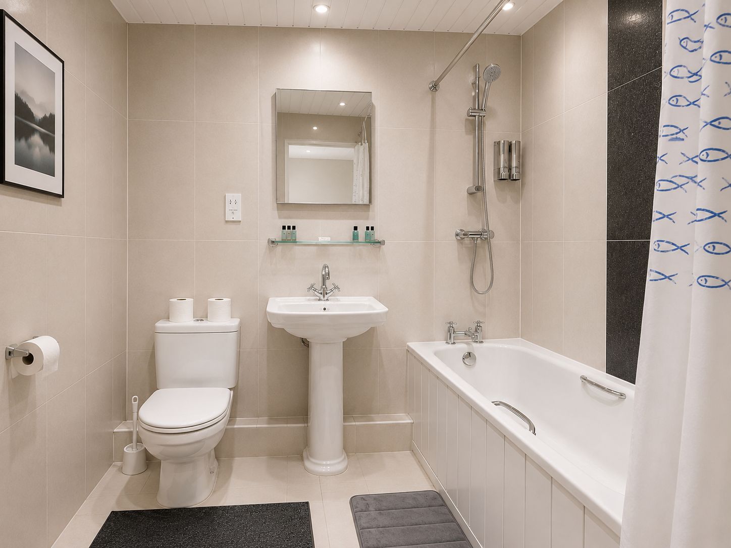 Triple room bathroom